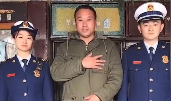 張同學換插座了