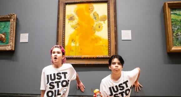 梵高名畫向日葵被潑番茄汁