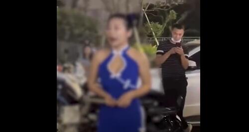 奶茶店老板娘回應(yīng)穿著性感被舉報(bào)