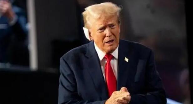 特朗普耳纏繃帶現(xiàn)身共和黨大會(huì)