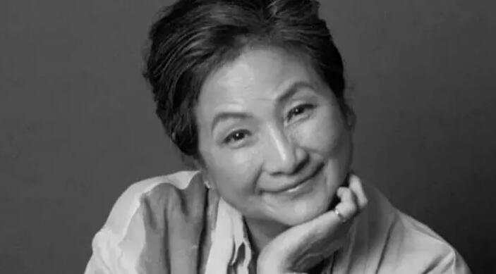 演員鄭佩佩去世