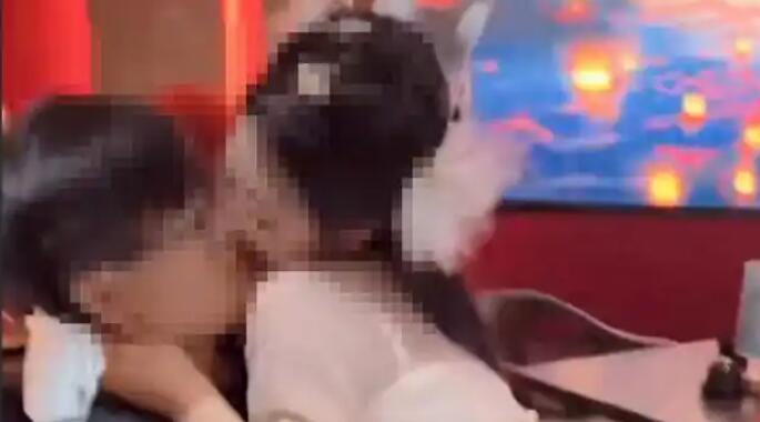 杭州酒館被曝提供女舞者用嘴喂食服務